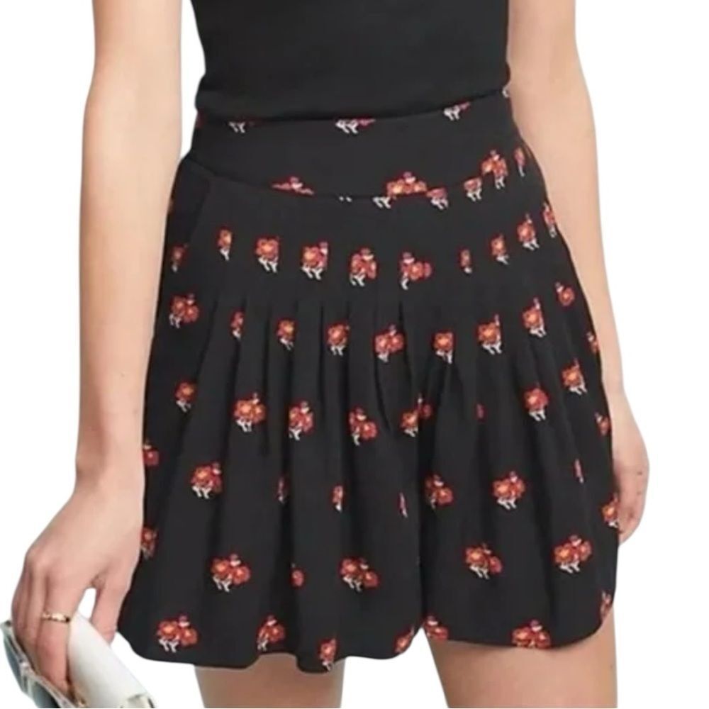 Anthropologie Maeve black floral pleated shorts/skirt in rayon fabric.